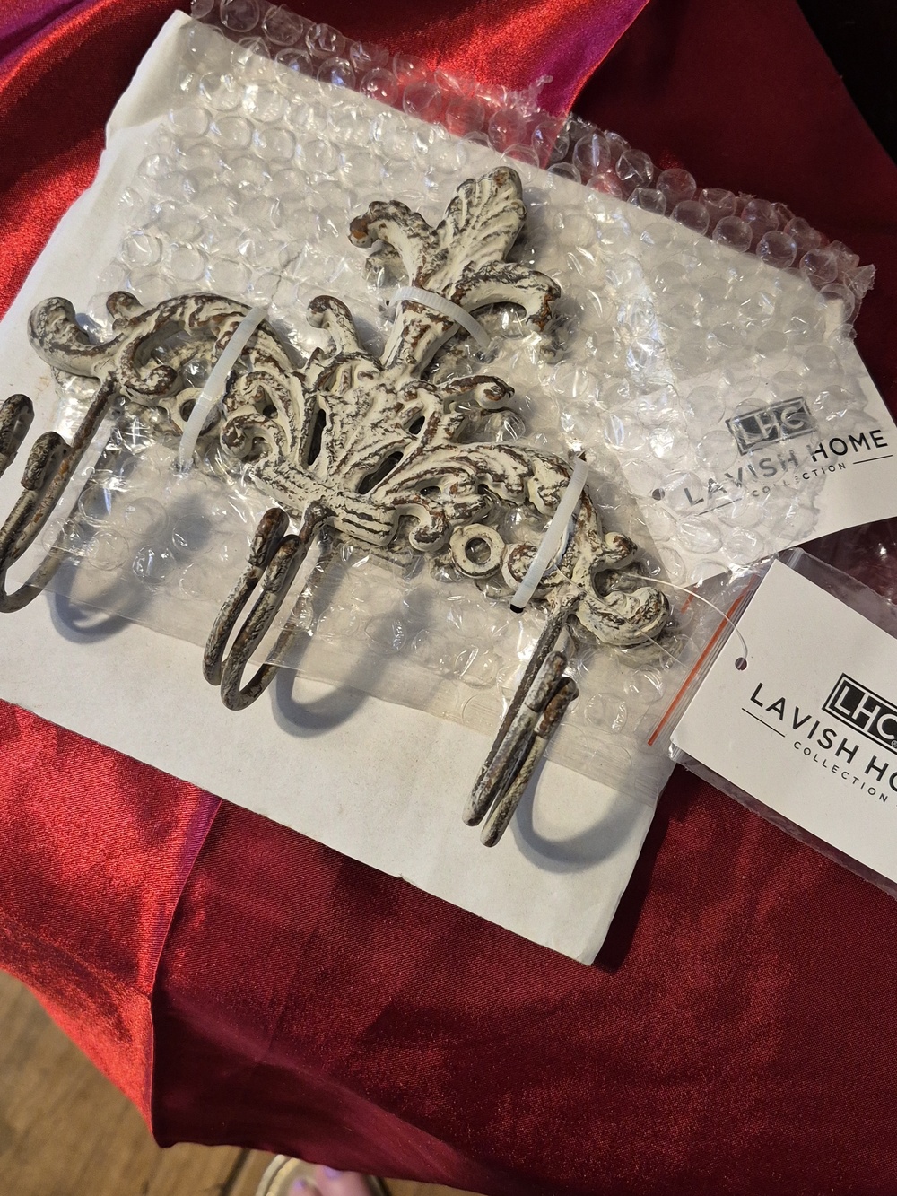 Die Cast Wall Hangers ⚜️ Set Of 2 ⚜️ Heavy Aluminum ⚜️ FLEUR DE LIS ⚜️ NWT